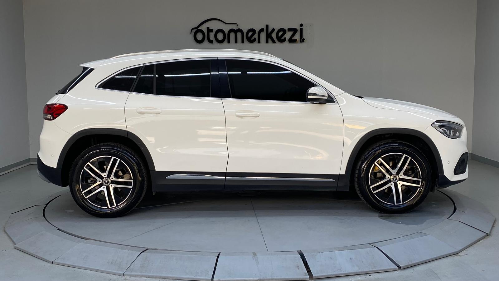 MERCEDES GLA 6
